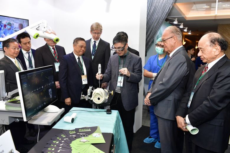 Medical companies showcase ‘smart’ surgical machines